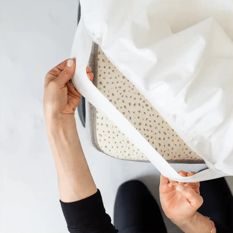 Дитячий наматрацник з резинкою по кутах